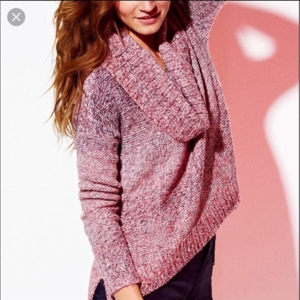 ⭐️40% off ⭐️ American Eagle Ombré Turtleneck Sweater